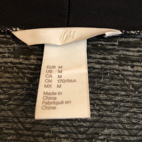 H&M • Black & White Aztec Printed Cardigan - Picture 2 of 4